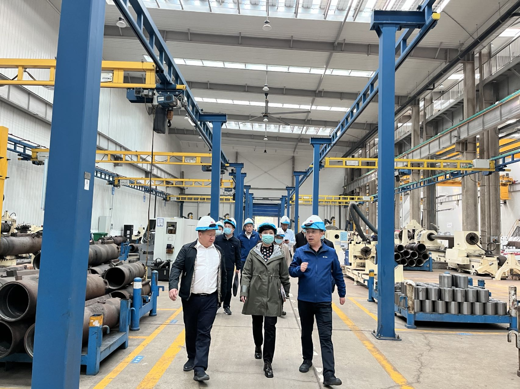 河南省科技厅副厅长陶曼晞、航空港区管委会副主任魏学彬一行光临BB贝博工业园